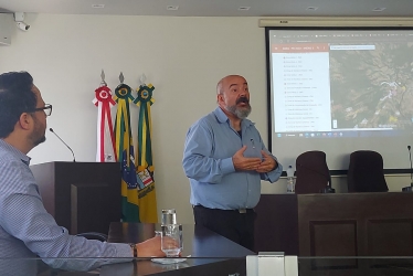 Foto: Os consultores: professores Bráulio Magalhães e Alfio Conti esclareceram detalhes do estudo de revisão do Plano Diretor. 