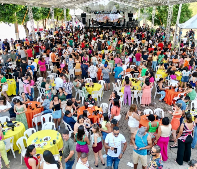 Foto: Festa reuniu diversos servidores em confraternização no Parque de Exposições.     